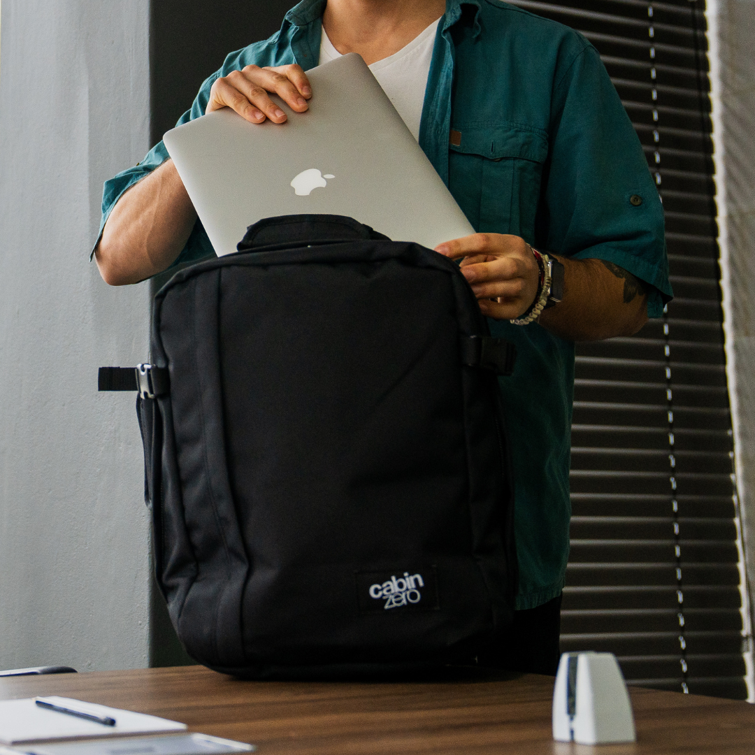 <tc>Classic</tc> Sac à Dos Tech 28L <tc>Absolute Black</tc>